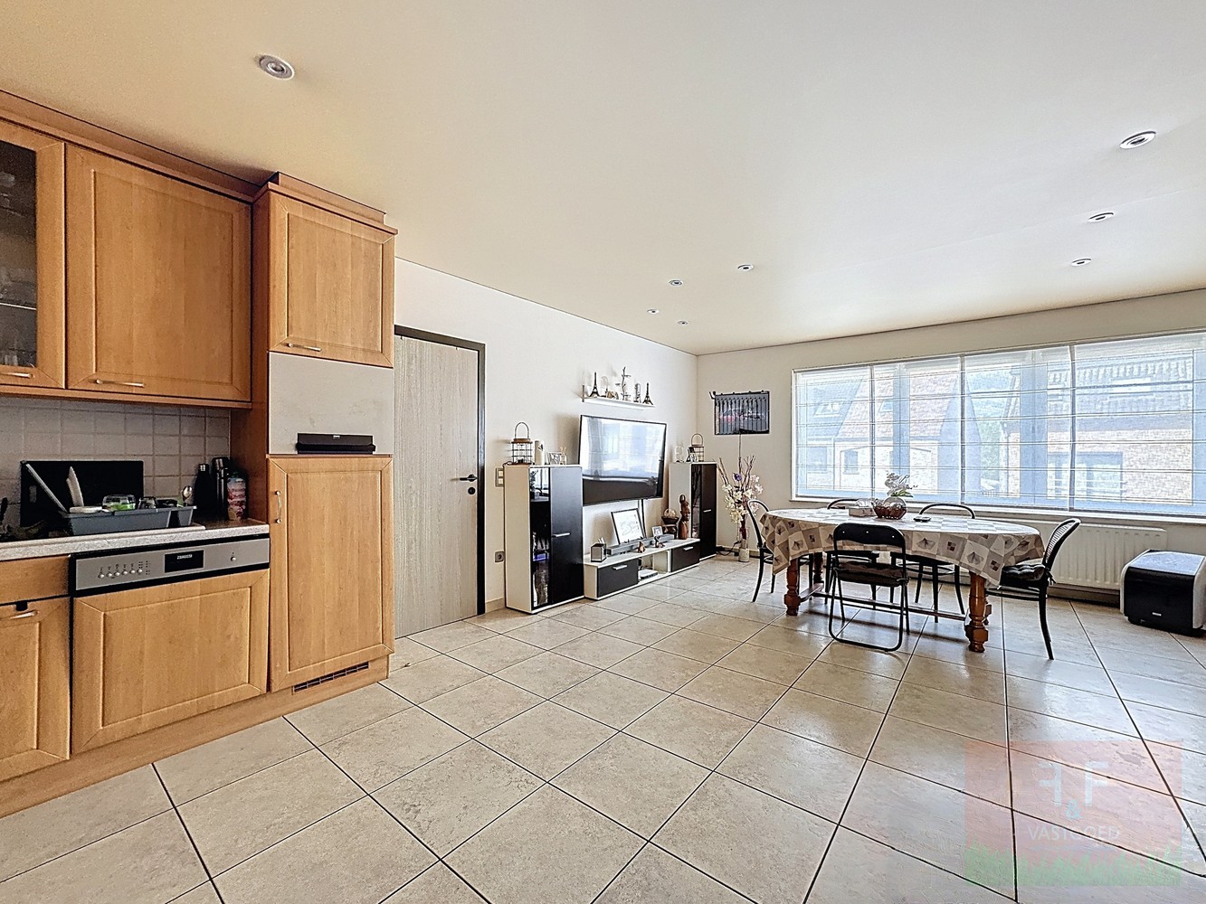 Instapklaar appartement met 2 slaapkamers en terras te Sint-Lievens-Houtem - foto 3