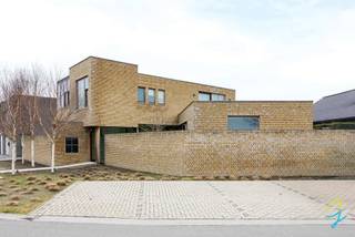 Te koop te Berlare!Dit veelzijdige gebouw in Berlare biedt tal van mogelijkheden voor gemengd gebruik en is ideaal voor wie wonen en werken wenst te...