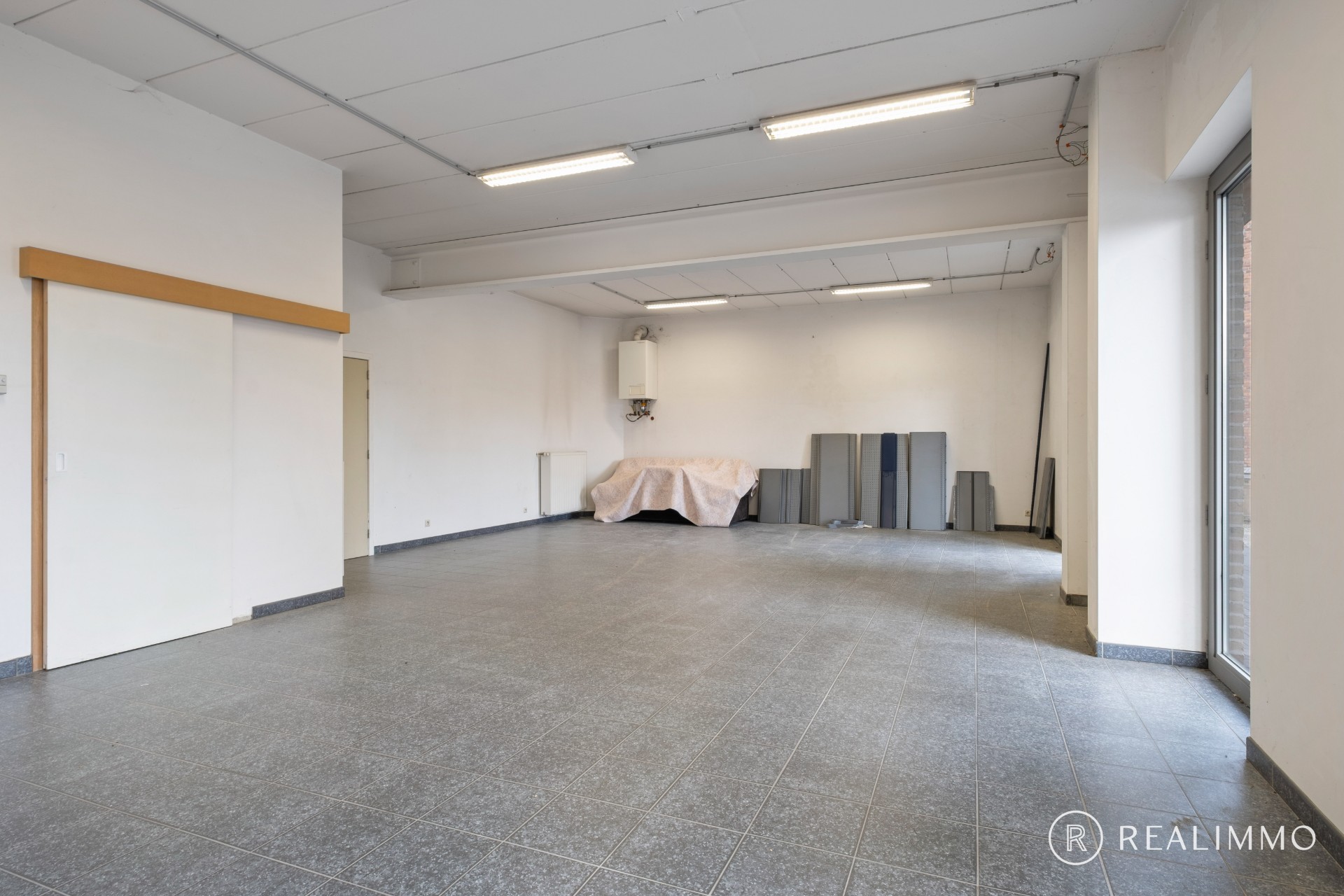 Handelsruimte, kantoorruimte of polyvalente ruimte op A-locatie in Waregem - foto 4