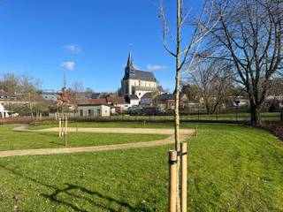 Dans le projet De Molens situé au centre de Onze-Lieve-Vrouw-Lombeek, des emplacements de parking privatifs sont encore disponibles...