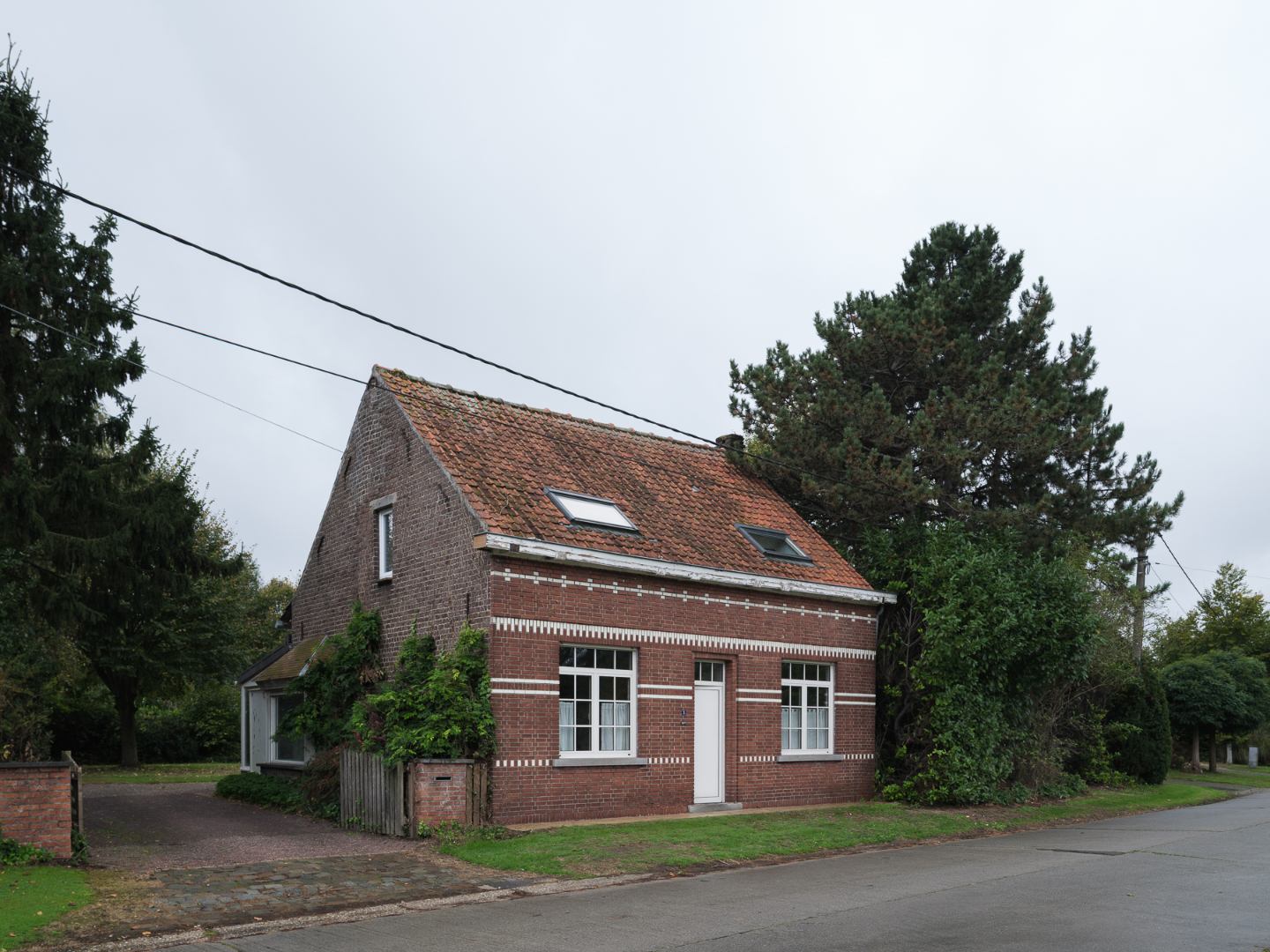 Vrijstaande woning met ruime bijbouw en veelzijdige mogelijkheden in Drongen - foto 1