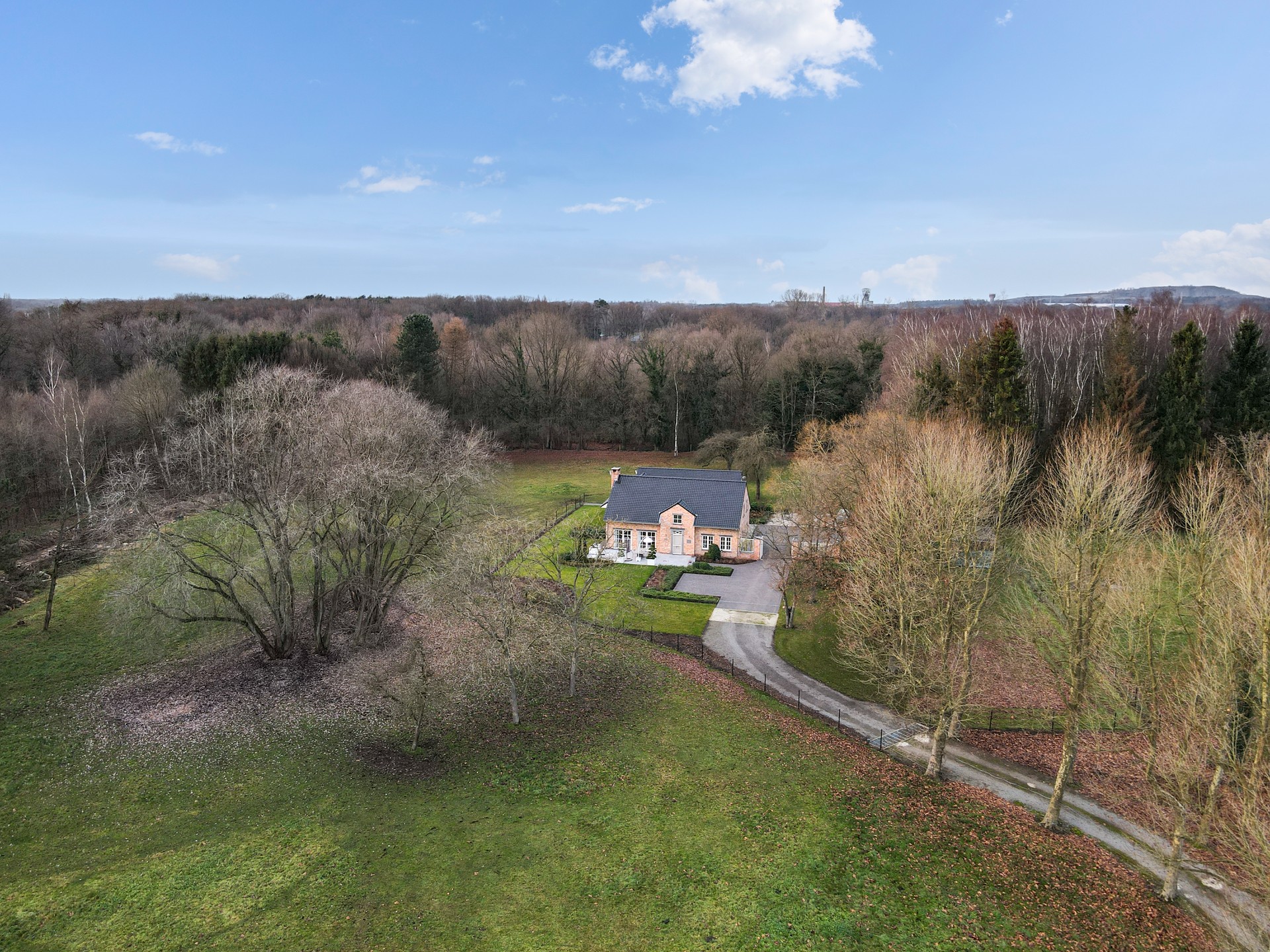 UNIEK LANDHUIS MET TOPLIGGING OP 2,55 HECTARE - foto 1