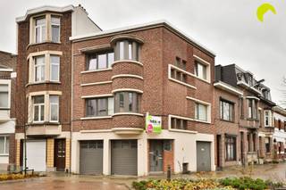 Dans une rue calme et centrale de Mortsel se trouve ce petit immeuble de rendement avec deux appartements et trois garages intérieurs. L'immeuble...