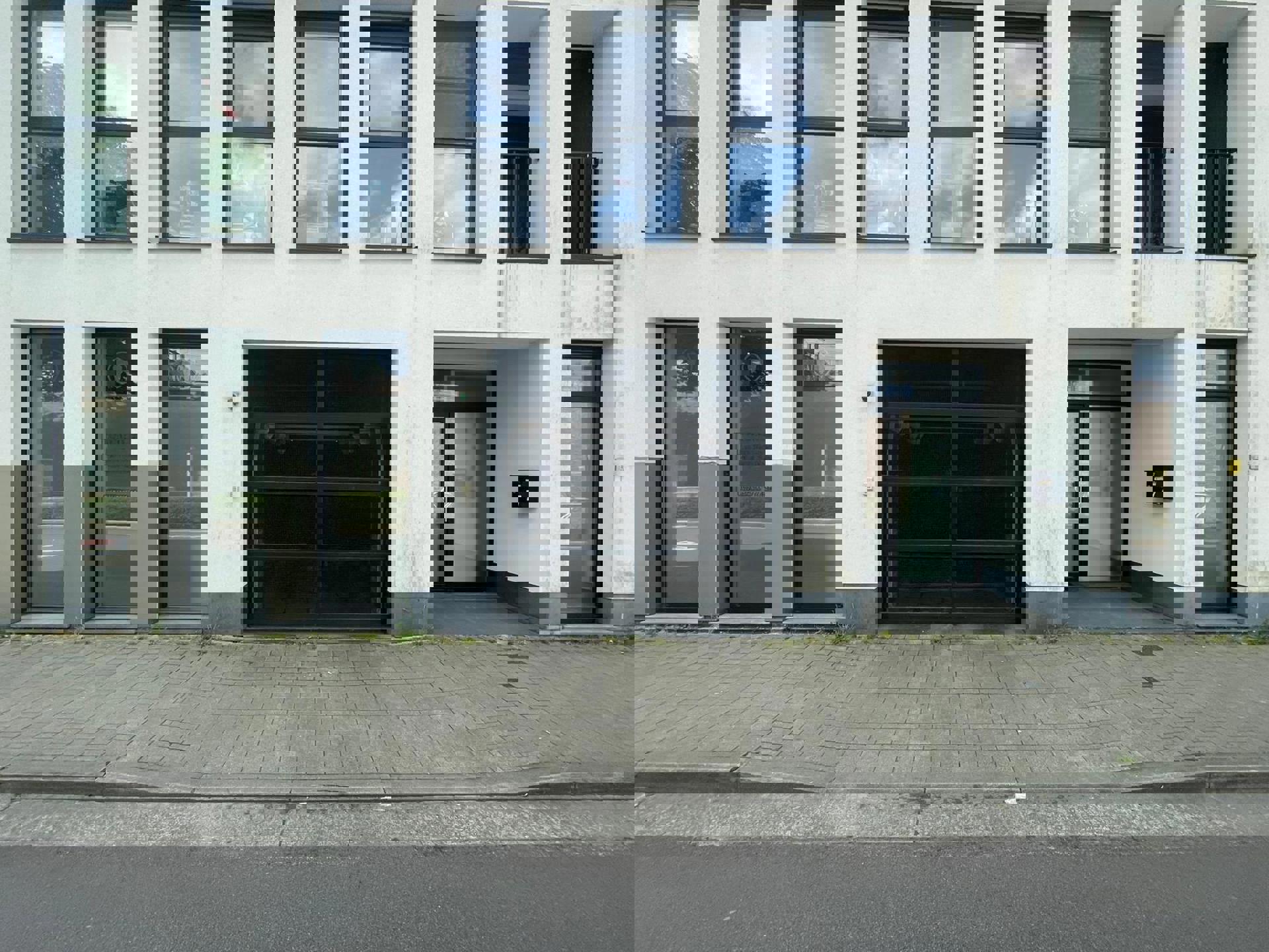 Autostaanplaats dichtbij station Gent Sint - Pieters - foto 2