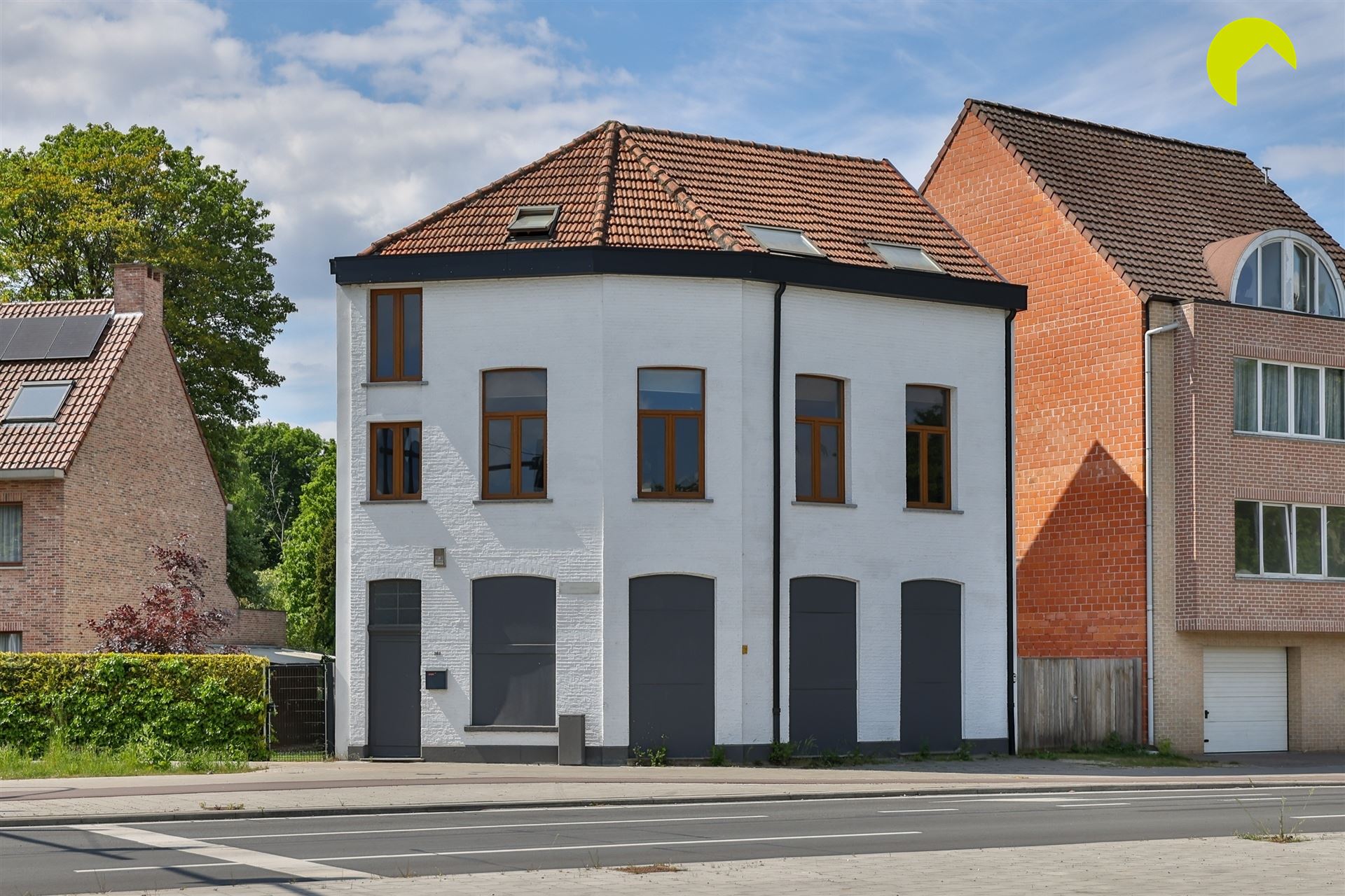 Polyvalent eigendom met handelsgelijkvloers en duplex appartement - foto 1