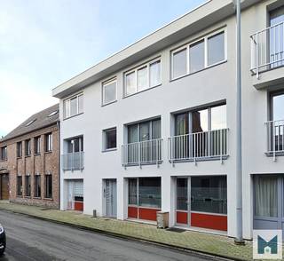 Dit lichtrijke en instapklare appartement werd volledig vernieuwd in 2026, is ideaal gelegen in het centrum van Appels en op wandelafstand...