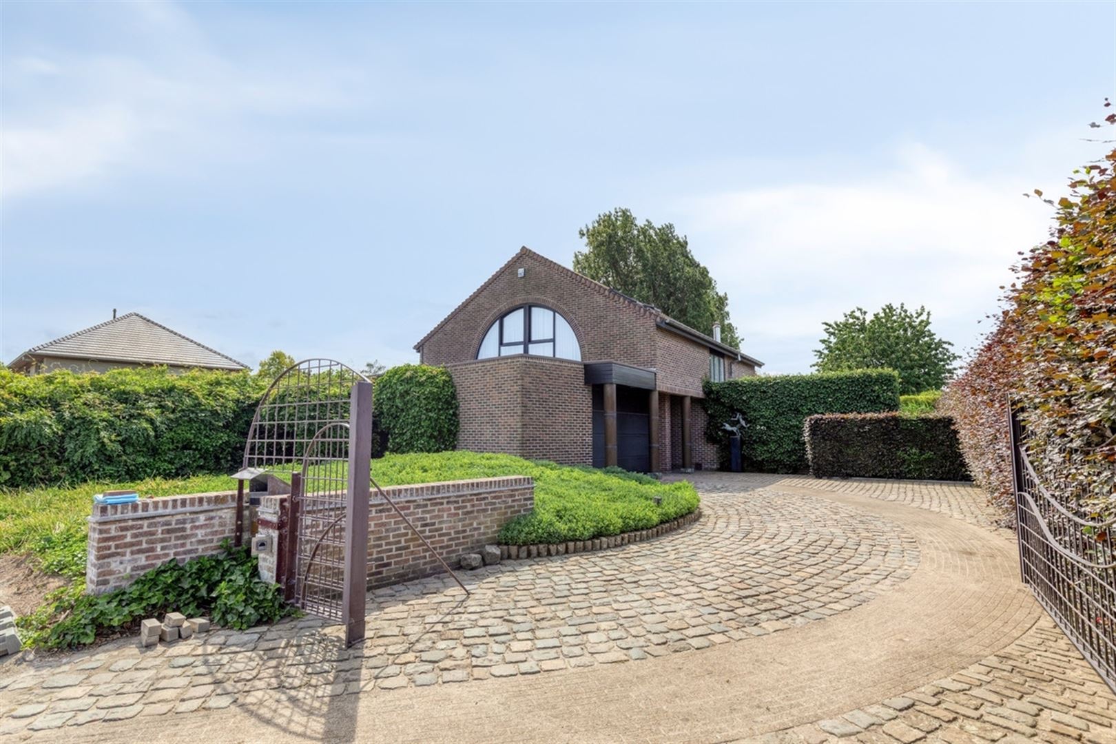 Goed onderhouden villa met prachtige tuin en adembenemende verzichten. - foto 1