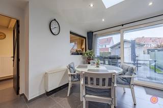 Deze instapklare halfopen bebouwing bevindt zich in het rustige Sint-Amands, nabij scholen, winkels en openbaar vervoer. Op wandelafstand vinden we...