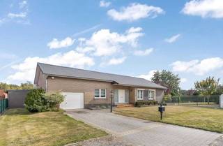In een uiterst rustige en groene omgeving in Ham, gelegen in een doodlopende straat, bevindt zich deze prachtige villa op een ruim perceel van...