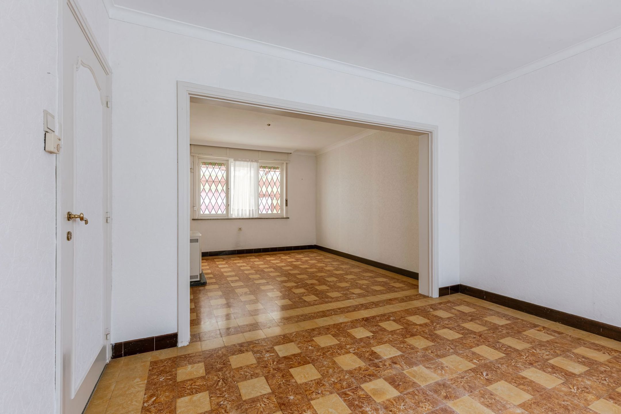 Te renoveren woning met 4 slaapkamers in hartje Torhout - foto 5