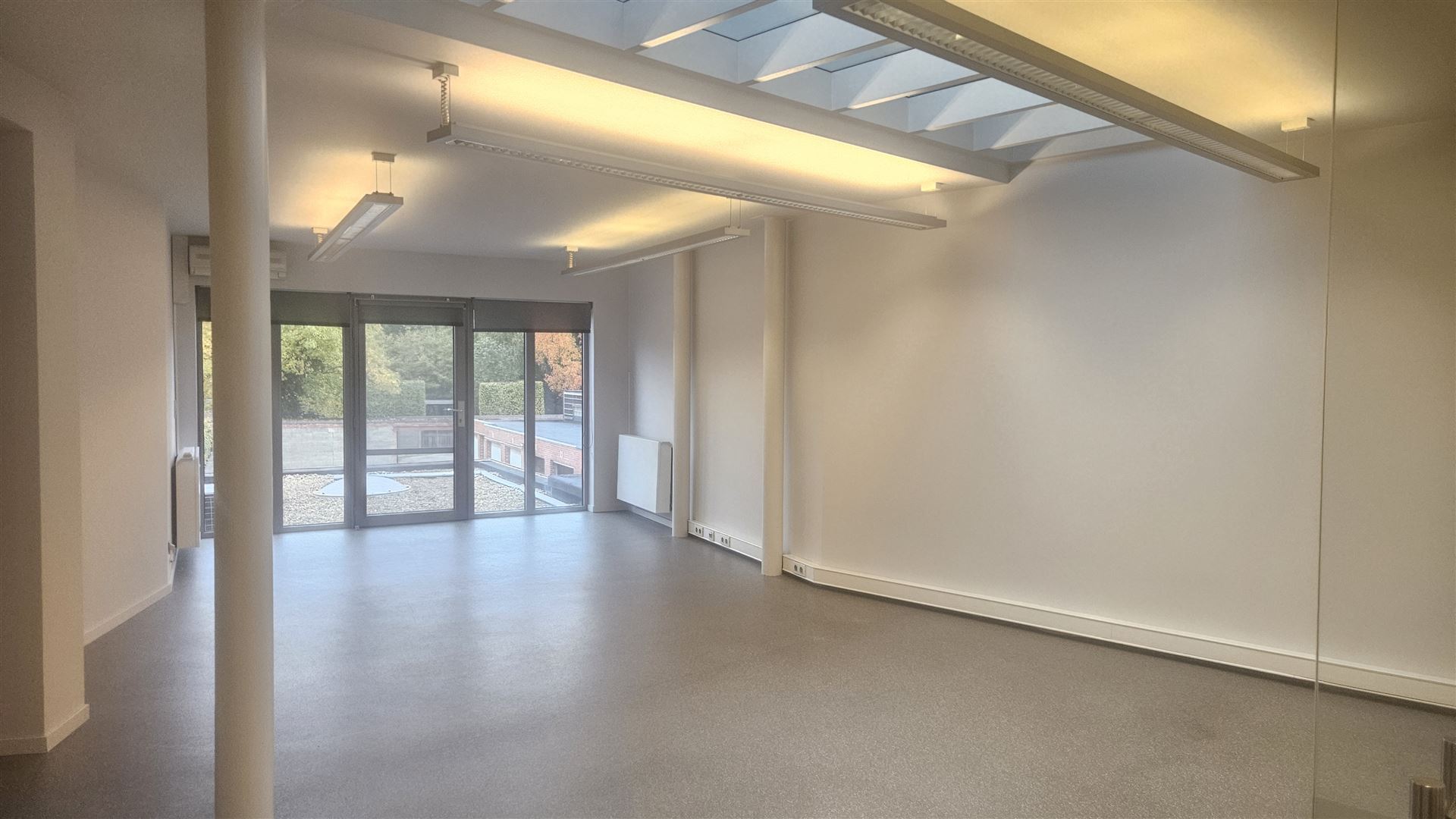 Commercial for rent in Hasselt - photo 2