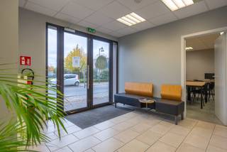 Centraal gelegen kantoorruimten (totaal ± 285m²!) te Turnhout.Uitstekend gelegen, tussen de Turnhoutse ring en het centrum, biedt deze kantoor- of...