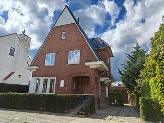 Charmante (écht) instapklare open woning met karakter.Deze lichtrijke en verzorgde woning (volledig gerenoveerd in 2011) combineert een warm...