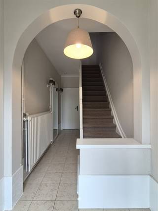 SINT-NIKLAAS - Ben je op zoek naar een instapklare, ruime woning met een mooie tuin en terras, gelegen op een rustige maar bijzonder centrale...