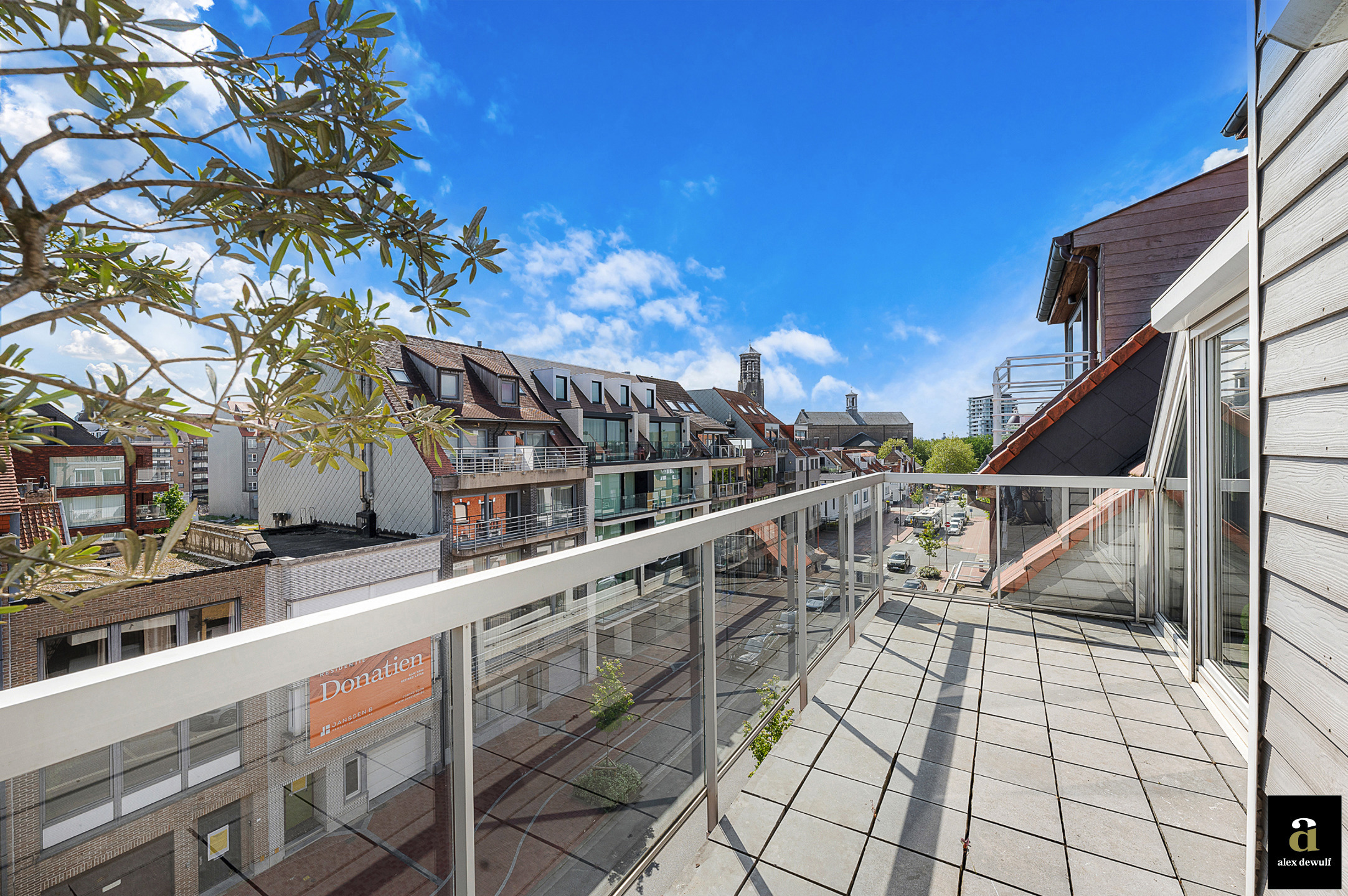 Duplex-appartement met unieke terrassen nabij de winkels - foto 2