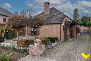 Charmante woning met ruim bijgebouw op topligging!Deze verrassend ruime woning biedt tal van mogelijkheden. Naast de comfortabele leefruimtes...