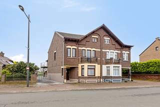 Ontdek deze charmante woning uit de jaren 40, gelegen op Grotestraat 240 in Kotem (Maasmechelen). Deze halfopen bebouwing combineert...