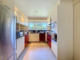 Recent opgefriste bungalowwoning te huur te Ename! Deze woning beschikt over 3 slaapkamers, ruime tuin met tuinhuis, inpandige garage en een ruime zolder!<br /><br />De woning bestaat uit:<br />Inkomhal - Gastentoilet - Leefruimte - Keuken - Veranda - Slaapkamer 1 - Slaapkamer 2 - Slaapkamer 3 - Ruime Badkamer - Zolder - Garage - Tuin - Tuinhuis.<br /><br />De snelste manier om een bezoek te brengen aan deze woning? Vraag je bezoek aan via de rode knop op onze website (www.dewaele.com) en je wordt gecontacteerd door één van onze verhuurexperts. Telefonisch kunnen er geen afspraken gemaakt worden. Bij andere vragen kun je ons telefonisch contacteren via 056 24 05 84.