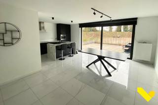 Recent gelijkvloers appartement met zonnig terras!Dit appartement is gelegen vlakbij het centrum van Geel op de gelijkvloerse verdieping van een...