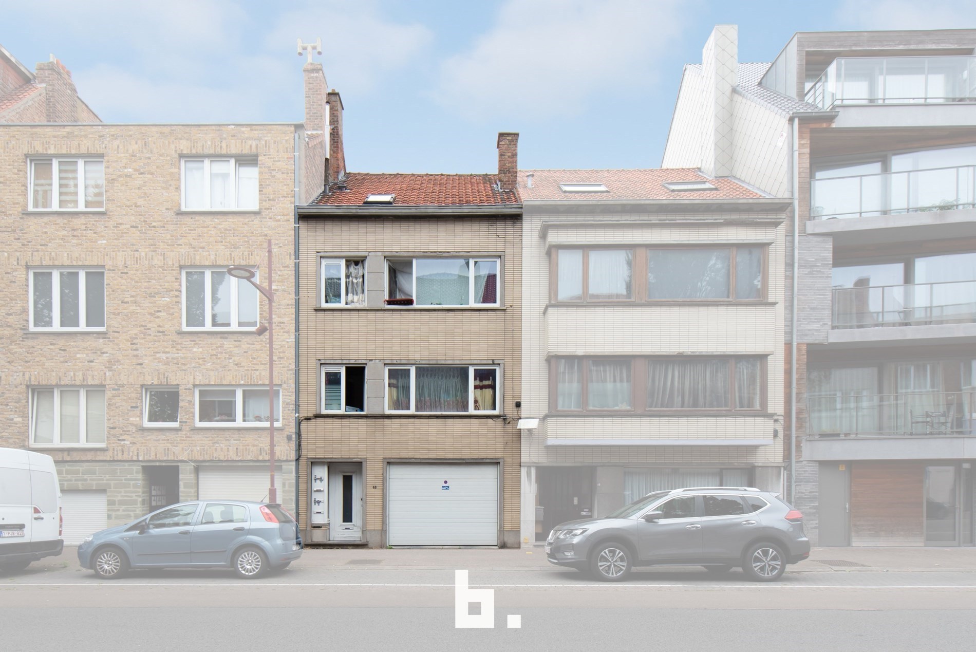 Vergunde opbrengsteigendom met opslagruimte en twee appartementen met elk 2slpks te Oostende - foto 1