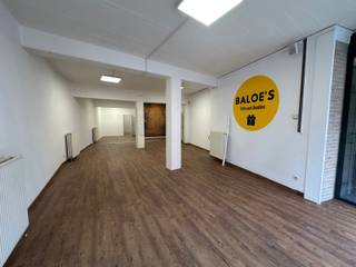 Handelspand van 120m² met een topligging in het hartje van Geel.Het pand is gelegen op de Pas en beschikt over een ruime vitrine met een mooie...