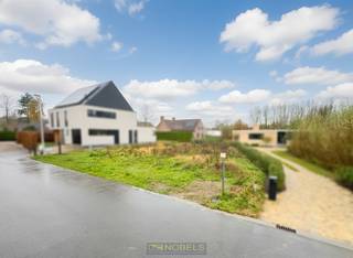 Prachtig gelegen BOUWGROND van 541 m² in het idyllische Vurste, deelgemeente van Gavere. Dit perceel bevindt zich in een RUSTIGE en...