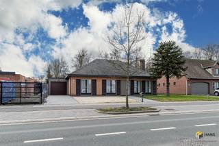 Instapklare laagbouwvilla (178 m²) met 4 slaapkamers, garage en tuin (335 m²) in Edegem. Dankzij de centrale ligging heb je hier alle voorzieningen...