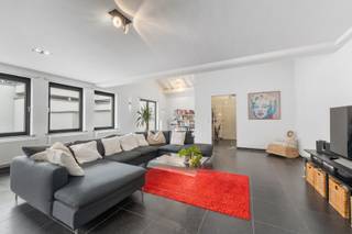 In het hart van Halle, op wandelafstand van winkels, scholen, horeca en openbaar vervoer, bevindt zich dit prachtig duplex/loft-appartement uit...