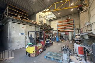 This functional SME unit of approximately 160 m², complemented by a mezzanine of approximately 75 m², is located on Sint-Martinusweg in Ikaros Park in Zaventem and offers an excellent combination of space, accessibility, and ease of access. The unit offers a practical combination of space, accessibility, and excellent ease of access.<br /><br />The storage space features a 4 x 4.50 m sectional door, a separate entrance, and a skylight that provides pleasant natural light.<br />In addition, two private parking spaces are provided.<br /><br />The unit serves as an attractive base for businesses seeking an easily accessible SME unit in Zaventem. Thanks to its location near the Brussels Ring Road (R0), the E19, and the E40, Brussels, the airport, and the surrounding region are easily accessible. Available starting February 1, 2027!<br /><br />Contact PANORAMA B2B for additional information or a no-obligation site visit at 0477 30 40 05.