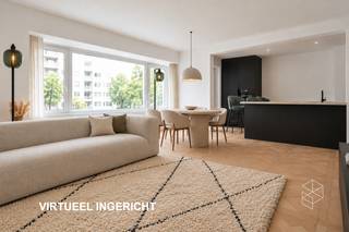 Goed gelegen en ruim 2-slaapkamerappartement op de 2de verdieping met zijdelings open zicht, vlak bij het Casino en het Leopoldpark! <br />Indeling: inkomhal met vestiairekast, apart toilet, ruime en lichtrijke woonkamer, volledig ingerichte keuken met berging en toegang tot het terras, badkamer met lavabo en inloopdouche, 2 slaapkamers met terras. <br /><br />Troeven: <br />- Bewoonbare oppervlakte: 90 m² <br />- Zijdelings open zicht <br />- Gelegen op een toplocatie nabij het Casino en het Leopoldpark <br />- Gevel wordt nog vernieuwd <br />- EPC: 250 kWh/m² (UC: 2013894) <br /><br />Contacteer PERSPECTIEF VASTGOED – 7 op 7 bereikbaar – voor meer informatie of een bezoek.<br />Bel 050/550.750 of mail naar info@perspectiefvastgoed.be.