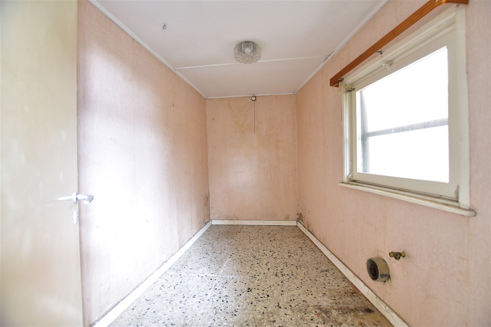 Te renoveren woning gelegen in het landelijke Moerzeke. - foto 5