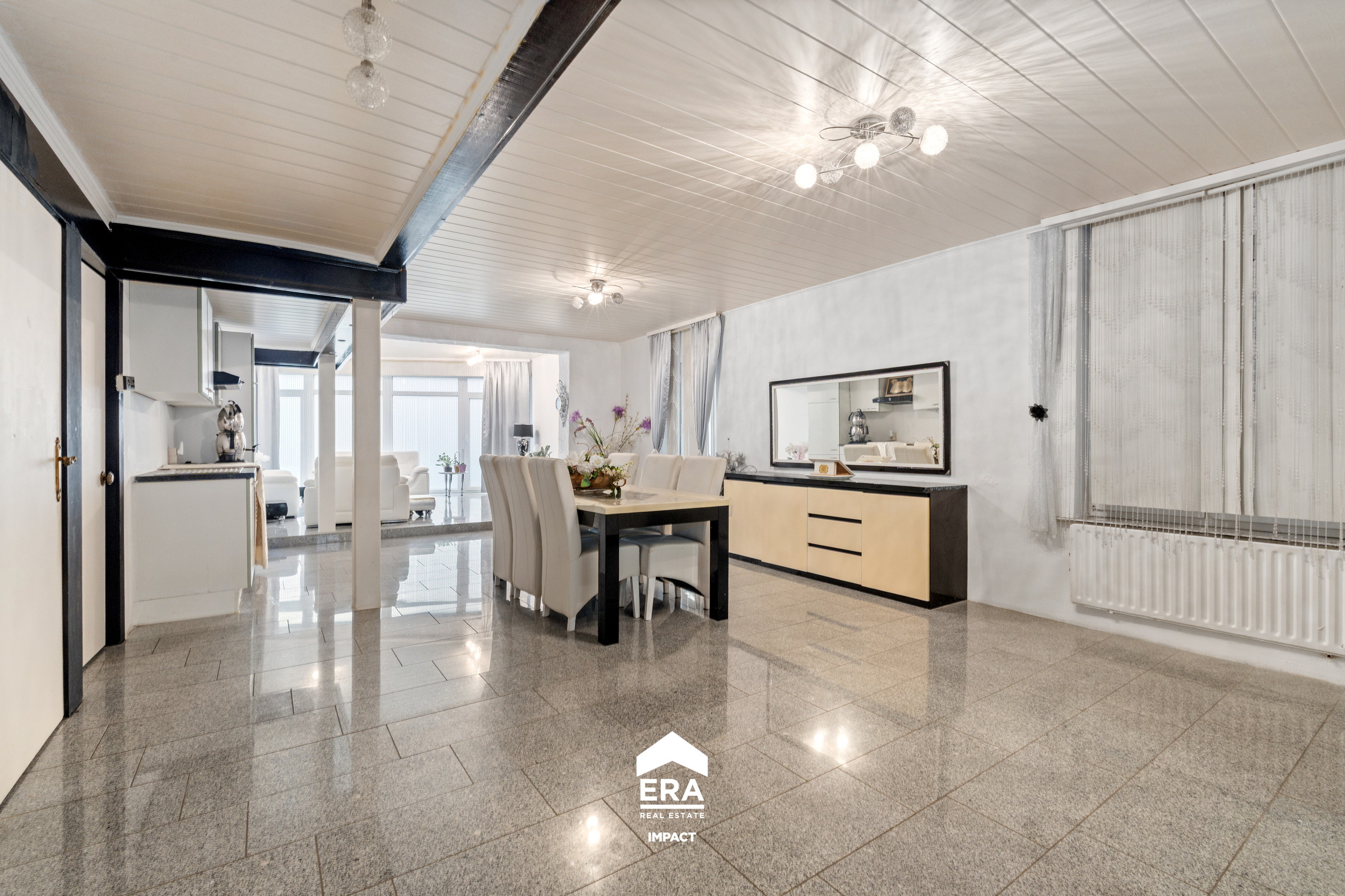 Halfopen woning met grote ruimtes in het centrum van Maaseik - foto 5