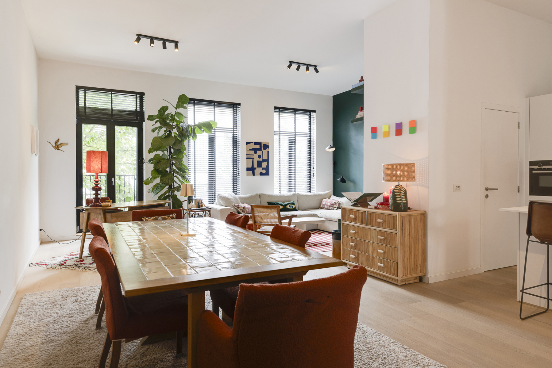 Lichtrijk, trendy appartement in gerenoveerd herenhuis - foto 2