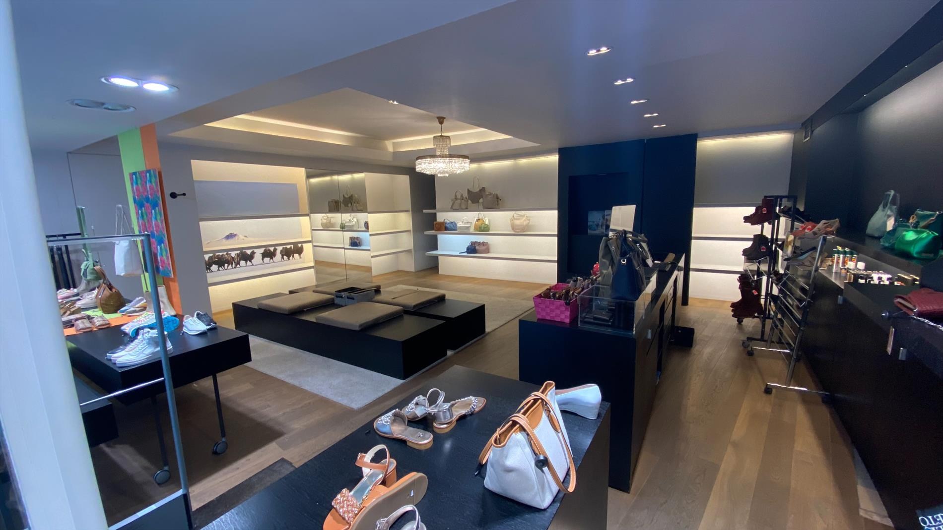 Dit prachtige handelspand bevindt zich op een toplocatie in Lokeren, in de Kerkstraat - foto 3