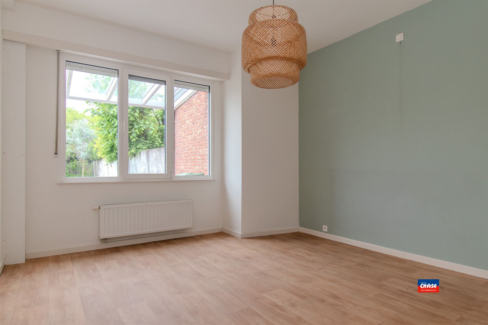 Bel-étage met 2 slaapkamers, garage en tuin - foto 3