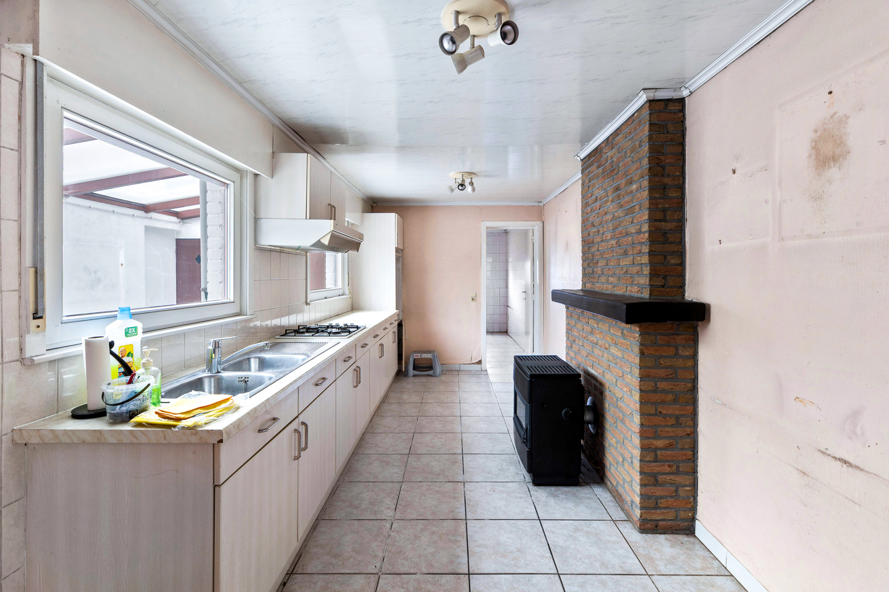 Te renoveren woning in bijzonder rustige straat in Aalter - foto 5