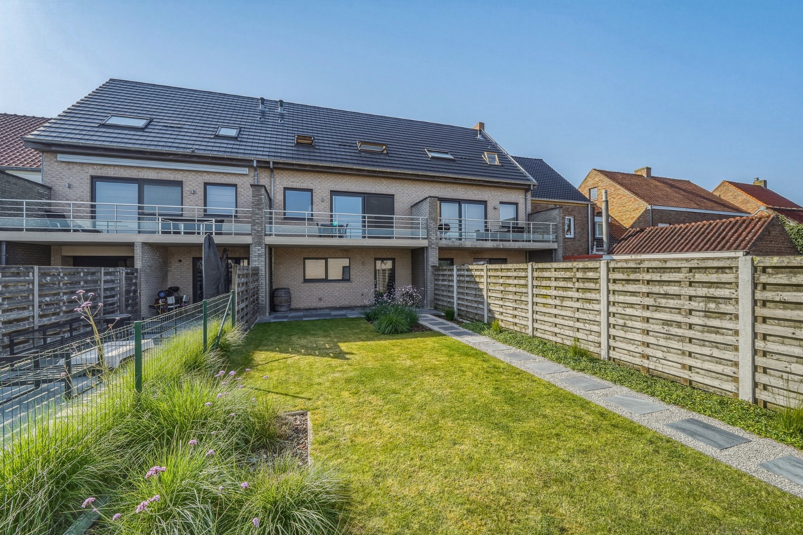 Instapklare recente woning met zeer ruime garage en tuin in Oudenburg - foto 2