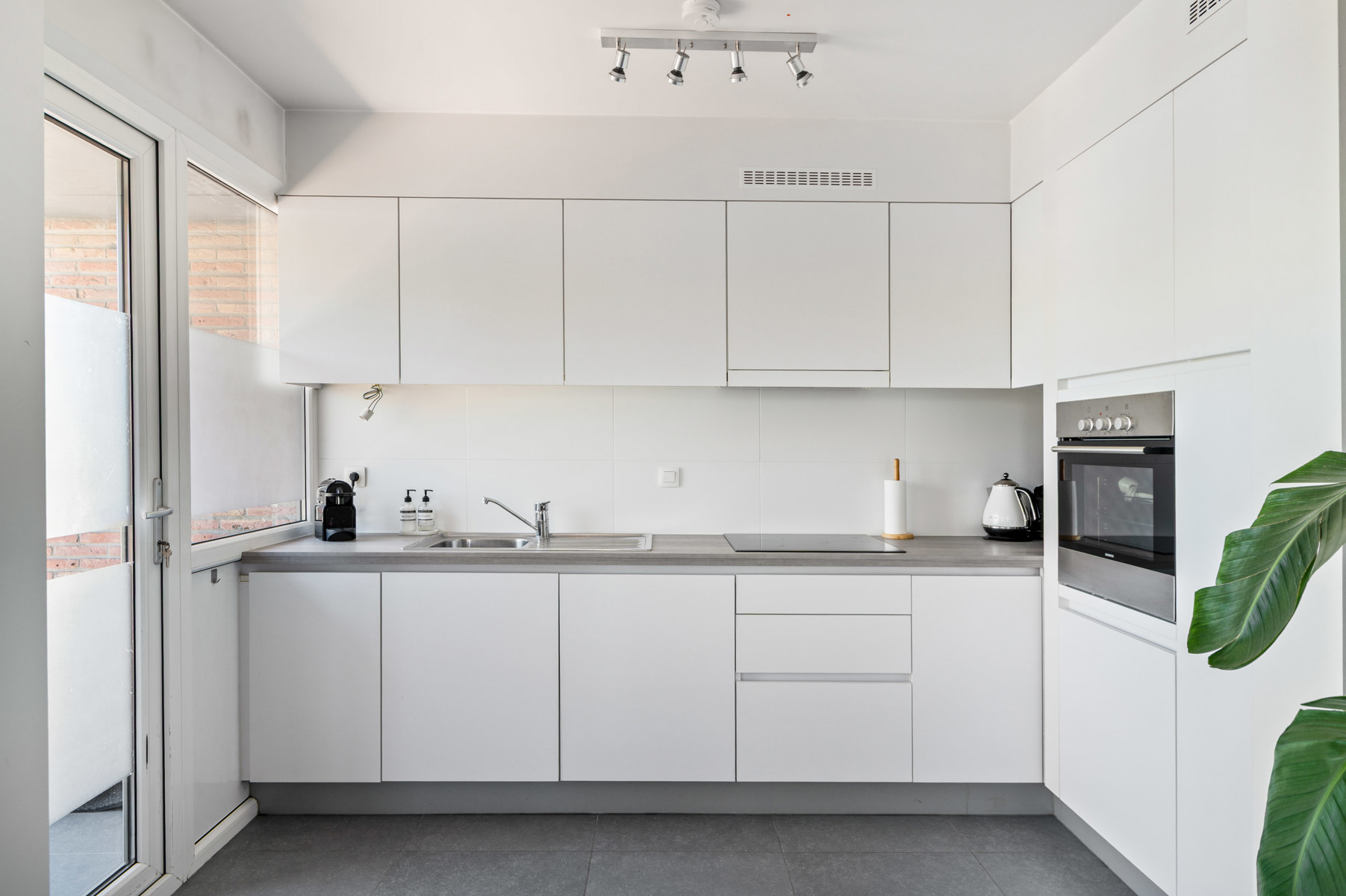 Lichtrijk hoekappartement met tuin en garage in Kapellen - foto 4