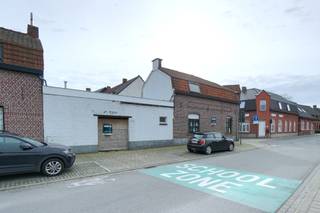 RICHTPRIJS, Voorstellen rond deze prijs worden voorgelegd aan de eigenaars die al dan niet kunnen ingaan op dit voorstel.Renovatiepand in hartje...