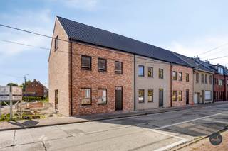 Nieuwbouwwoningen in BooischotIn het centrum van Booischot bevindt zich een kleinschalig nieuwbouwproject bestaande uit 3 woningen: 2 gesloten...