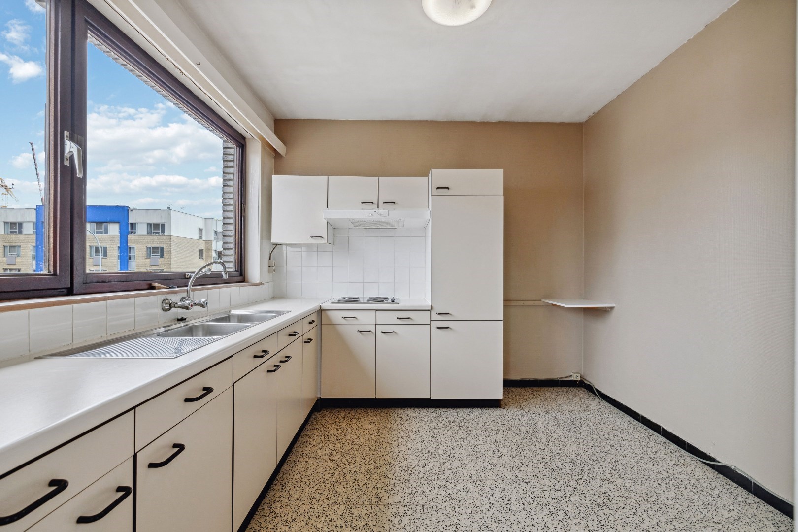 Ruim appartement met 2 slaapkamers, terras én garagebox in het centrum van Stekene - foto 3