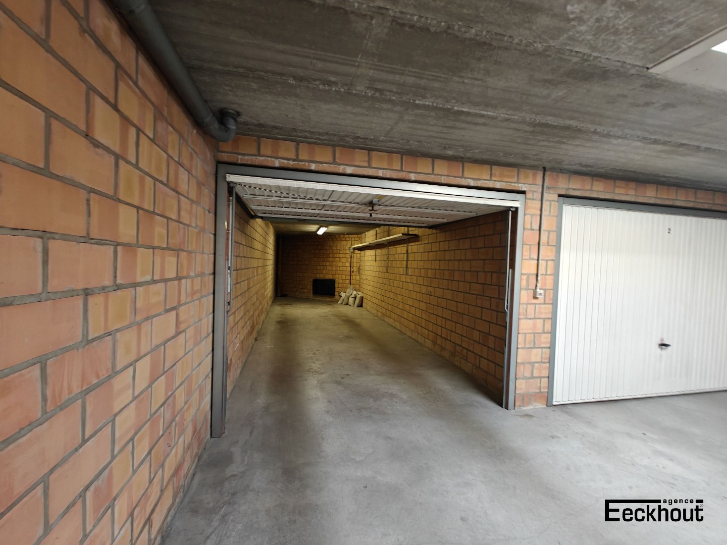 Garage for sale in Ostend