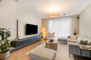 Discover this beautiful and energy-efficient new build home from 2024, located in a quiet dead-end new development in Affligem.The house combines...