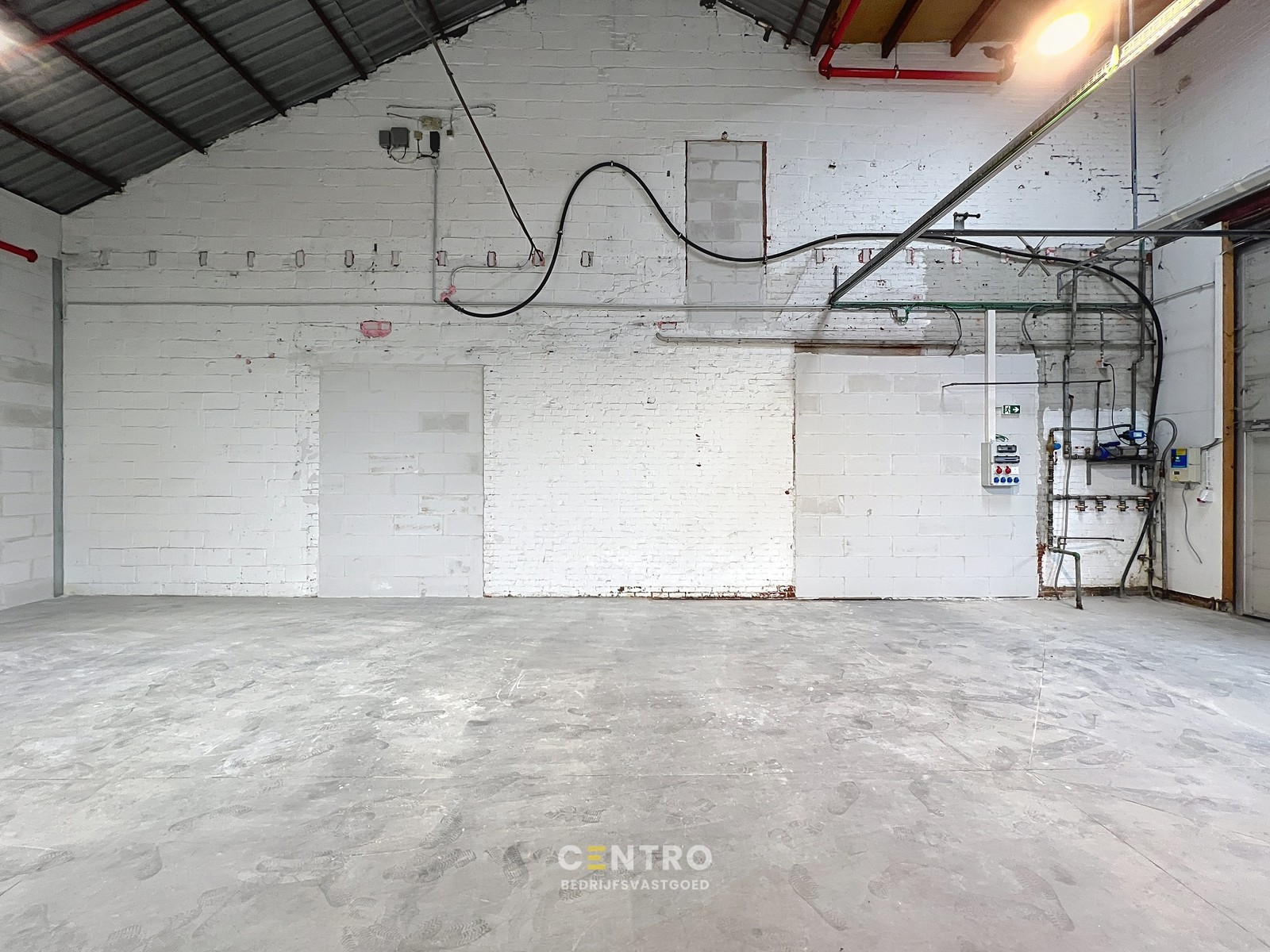 Goed bereikbare OPSLAGRUIMTE van ± 100m² te huur in Rumbeke. - photo 4