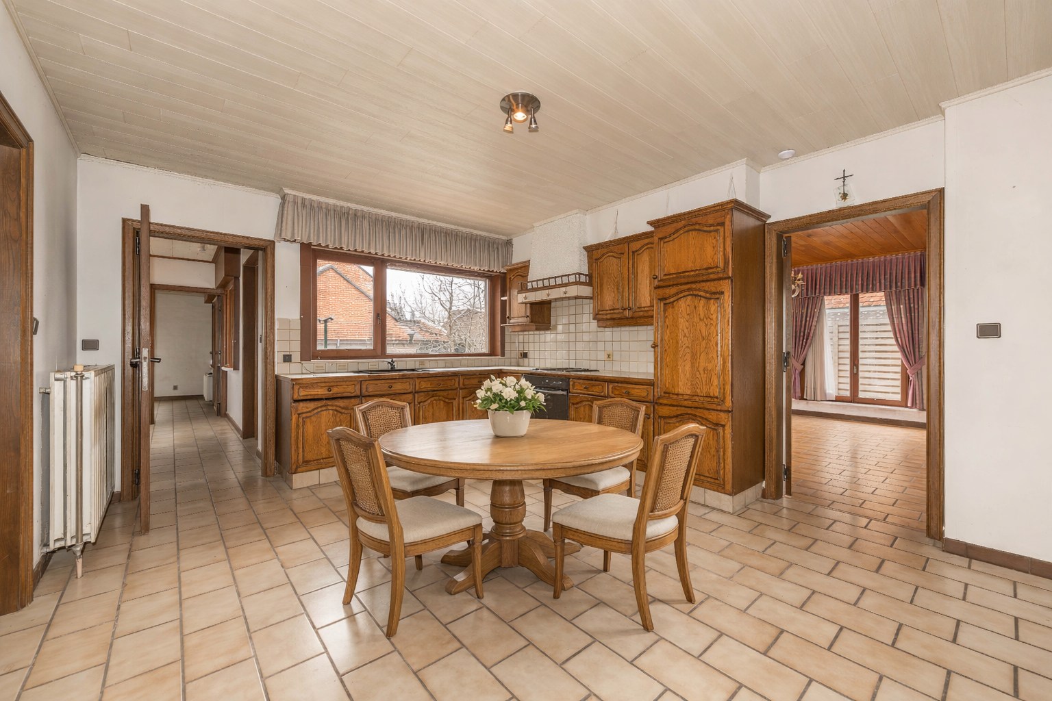 ALLEENSTAANDE WONING OP 586 m² MET TUIN | 2 SLPKS | GARAGE - foto 5