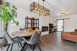 Op een goede locatie te Nijlen bevindt zich deze instapklare woning met 3 slaapkamers en tuin. U bevindt zich hier op fietsafstand van het centrum...