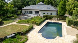 Idéalement située, cette charmante villa à Herenthout est située au centre. Sur un magnifique terrain de 1 hectare, équipé d'étangs et d'une...