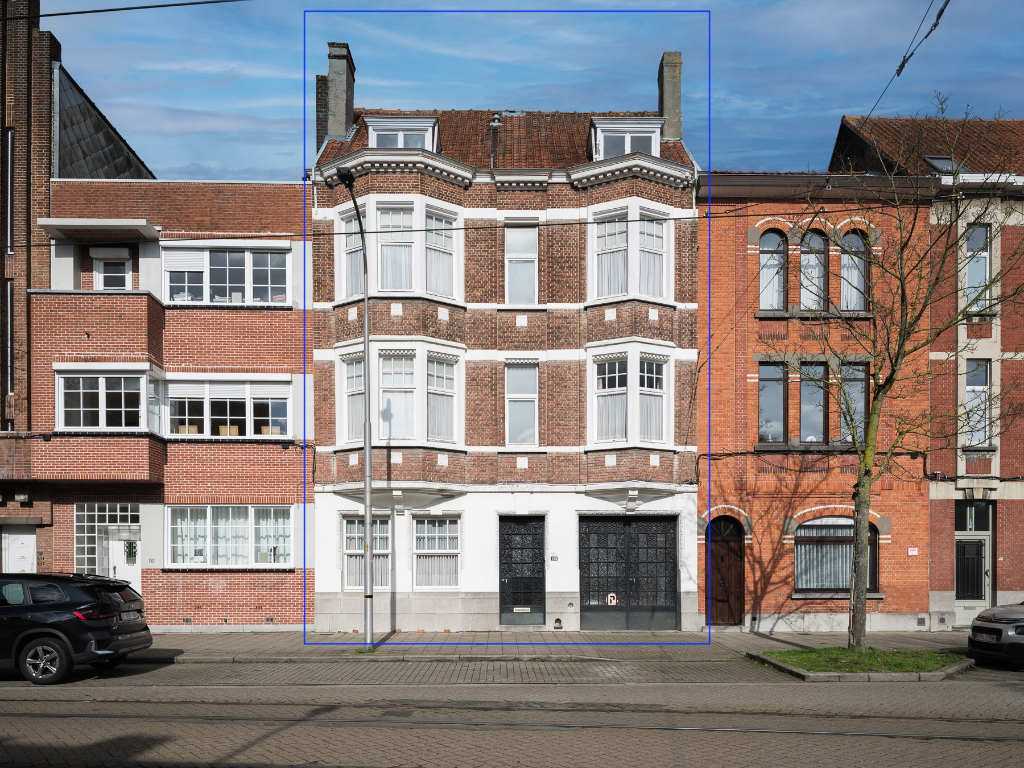 Architecturale herenwoning met drie bouwlagen en ruime tuin, opgetrokken in art deco en de Nieuwe Zakelijkheid. - foto 1