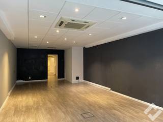 Commercieel zeer goed gelegen handelspand van 109m2 te huur in Lommel. Deze bevindt zich in de Kerkstraat in Lommel-centrum, dé winkelstraat die...