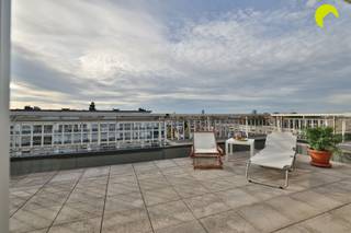 Op de Ruggeveldlaan in Deurne vinden we dit verzorgde dakstudio-appartement met prachtig terras in een goed onderhouden gebouw.  Momenteel is het...